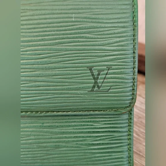 LV Louis Vuitton Green Epi Long Wallet with Elegant Crossbody Chain - Picture 3 of 14